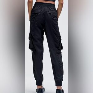 lululemon athletica womens Cargo jogger Pants
Like new, tags removed didn’t fit.